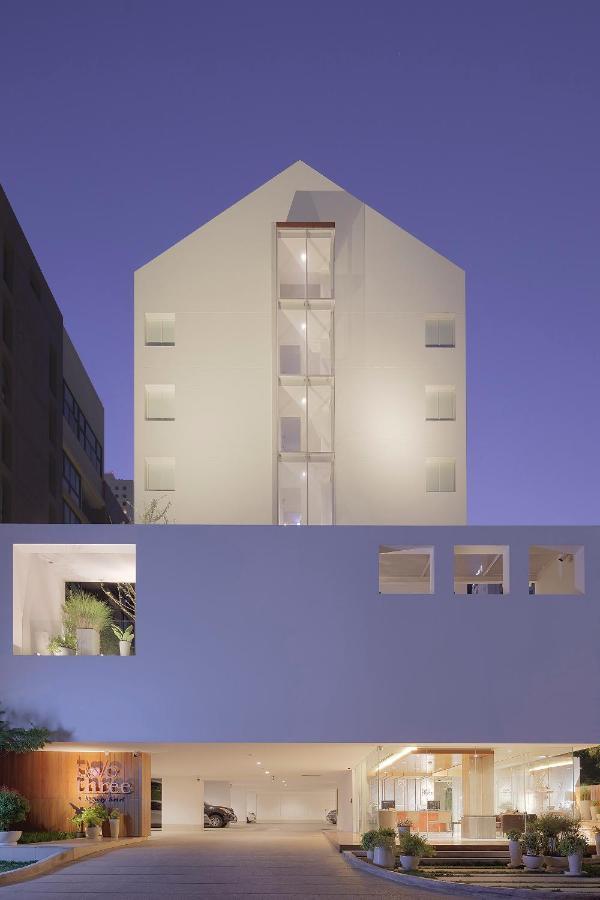 Twothree A Homely Hotel - Sha Extra Plus Banguecoque Exterior foto